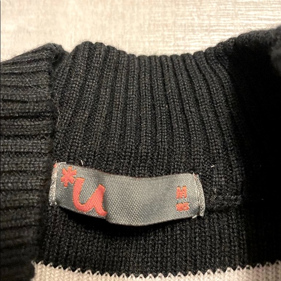 Round Neck Sweater- NEW - Picture 3 of 3